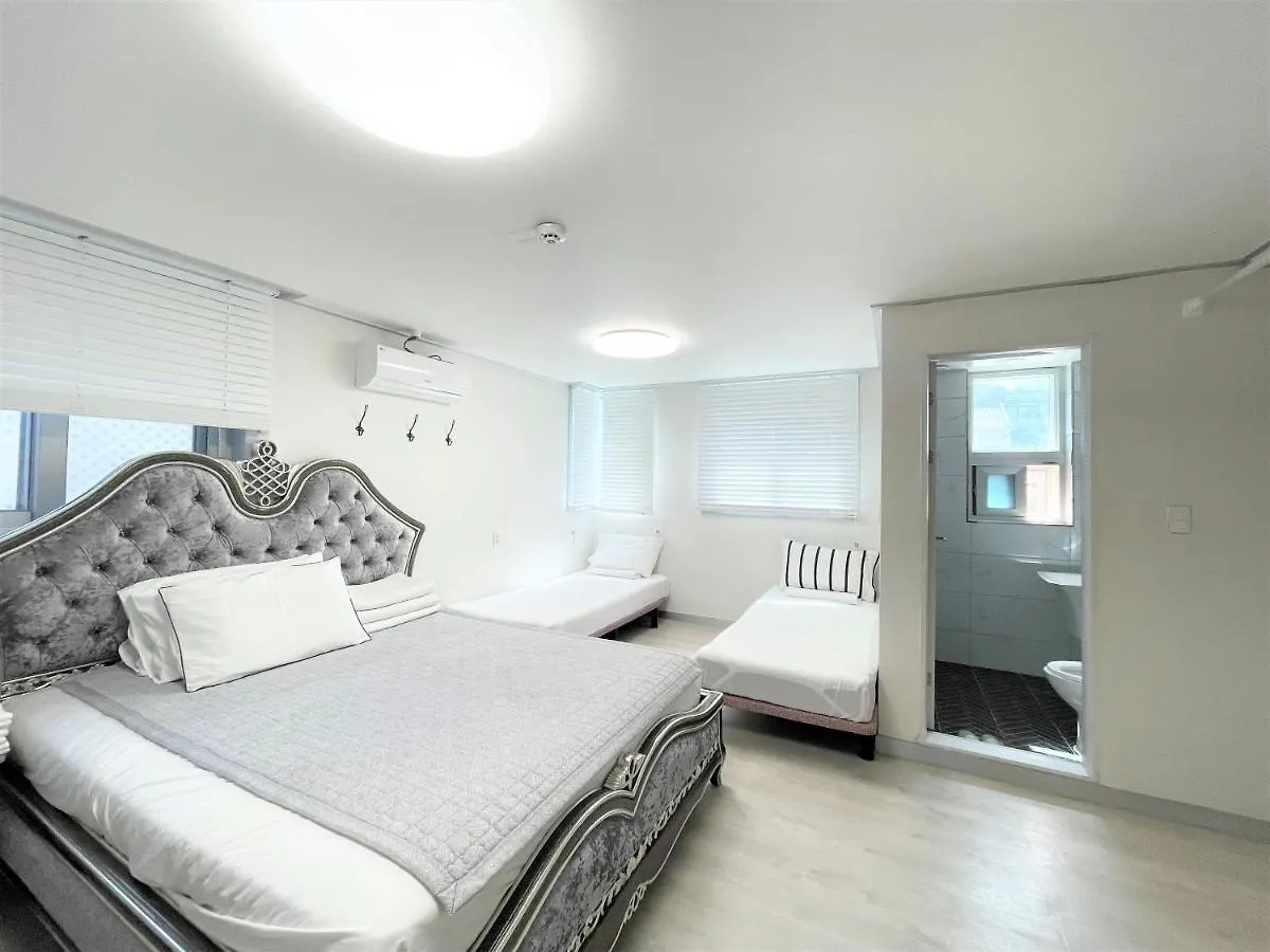 W Premium Guesthouse Incheon Airport 0*,