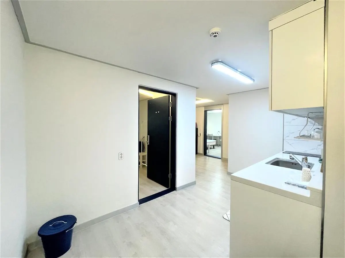 W Guesthouse Incheon Airport 4*,