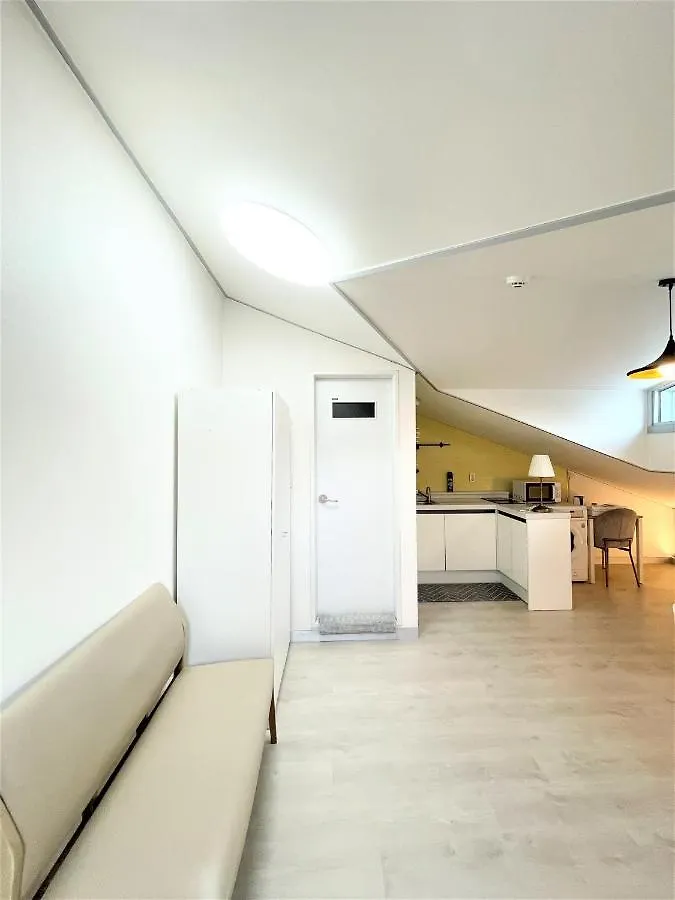 W Premium Guesthouse Incheon Airport ゲストハウス